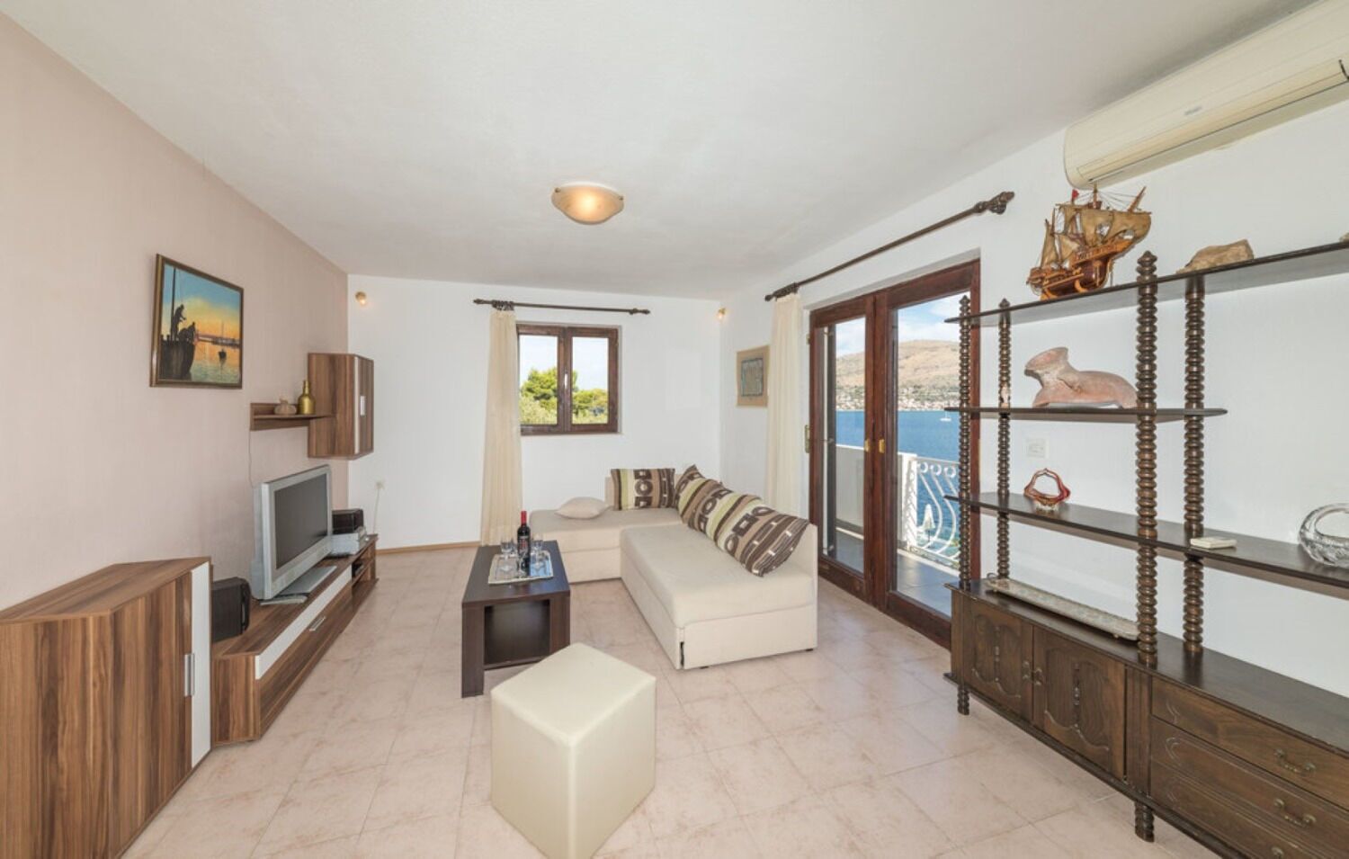 獨棟房屋 | 客廳 |  DVD 播放機