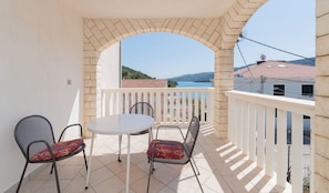 Apartment (A4) | Balkon