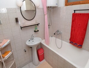 Apartment (A1) | Bathroom | Bathtub