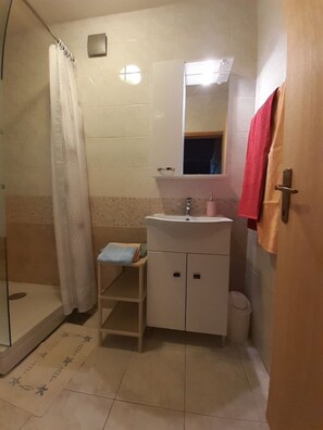 Studio (A2) | Bathroom - Apartment Rosa (Orebic)