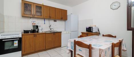 Apartment (A7) | Private kitchen