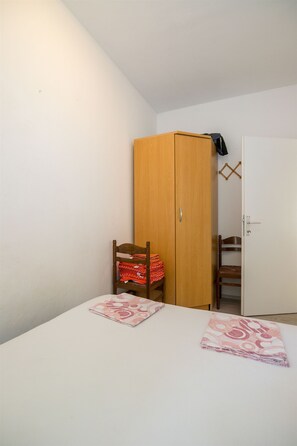 Iron/ironing board, free WiFi - Apartment Goran (Okrug)