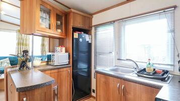 Cookware/dishes/utensils