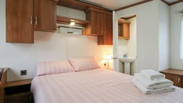 2 Schlafzimmer, individuell dekoriert, individuell eingerichtet