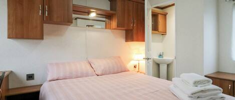 2 bedrooms, individually decorated, individually furnished, free WiFi