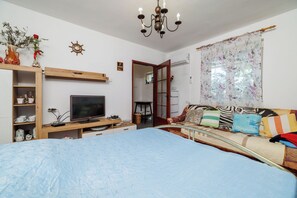 Apartment (A1) | Living room - Apartment Irmica (Karlobag)