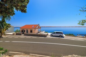 Apartment (A1) | Water view - Apartment Irmica (Karlobag)