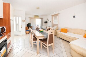 Apartment (A1) | Dining - Apartment Kety (Novalja)
