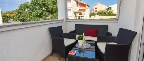 อพาร์ทเมนท์ (A1) | ลานระเบียง/นอกชาน