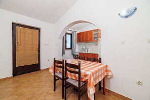 Studio (A3) | Private kitchen - Apartments Jase (Karlobag)
