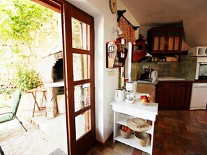 House | Private kitchen | Fridge, microwave, oven, stovetop - House Masa (Milna)