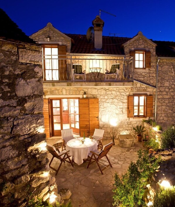 Exterior - House Masa (Milna)