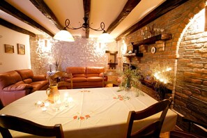 House | Dining - House Masa (Milna)