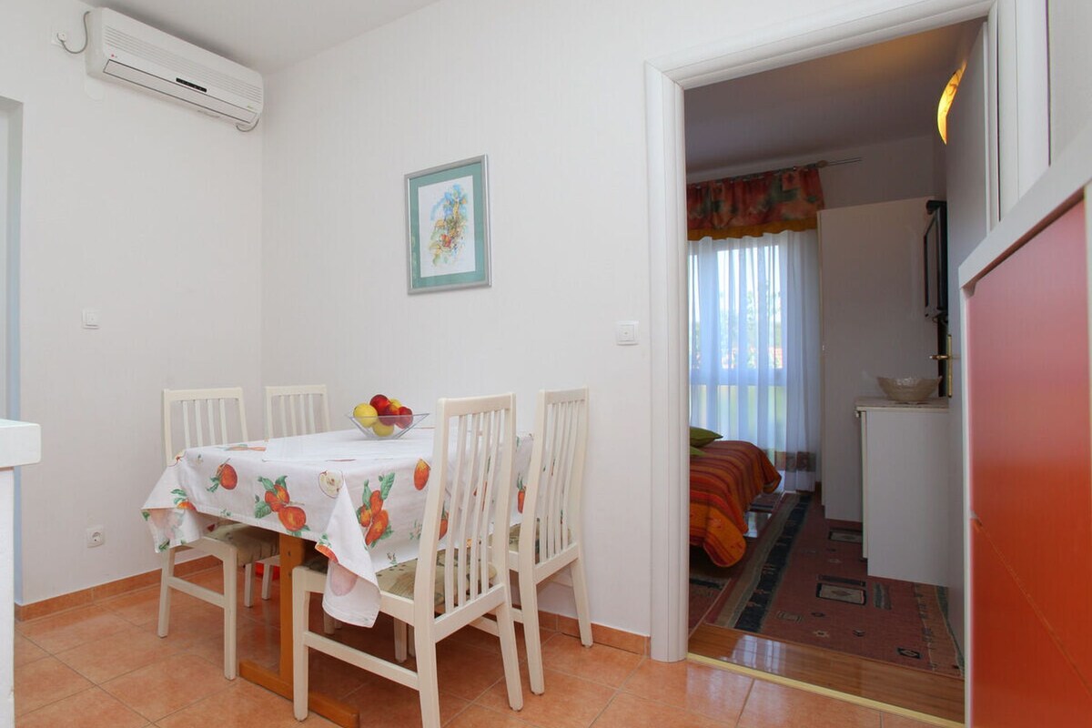 Apartment (A1) | Tempat makan