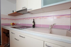 Estúdio (A4) | Cozinha privada | Geladeira, micro-ondas, cooktop, máquina de café expresso