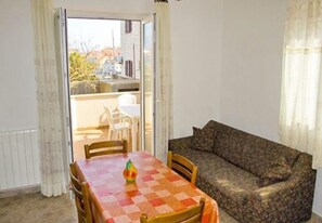 Apartamento (A1) | Sala de estar | Un reproductor de DVD