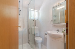 Studio (A2) | Badezimmer