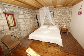 House | Free WiFi - House Mario (Omis)