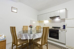 Appartamento (A3) | Cucina privata | Frigorifero, forno, piano cottura, lavastoviglie