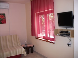 Apartment (A1) | Living room | DVD player - Apartment Dusko (Obrovac)