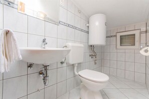 Apartemen (A2) | Kamar mandi