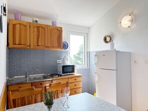 Appartement (A5) | Cuisine privée | Réfrigérateur, plaque de cuisson, bouilloire électrique