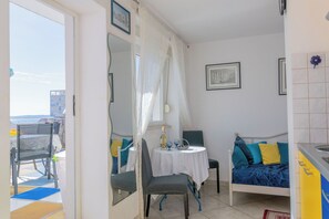 Apartment (A1) | Eigene Küche | Kühlschrank, Mikrowelle, Herdplatte, Espressomaschine