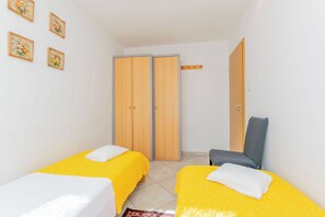 Apartment (A1) | Peti besi dalam bilik, seterika/papan seterika, Wi-fi percuma 