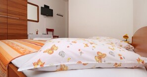 Room (S2) | Free WiFi - Apartment and Rooms Tomo 1 (Gradac)