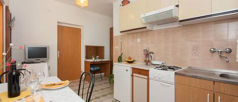 Apartment (A1) | Private kitchen | Fridge, microwave, stovetop, espresso maker