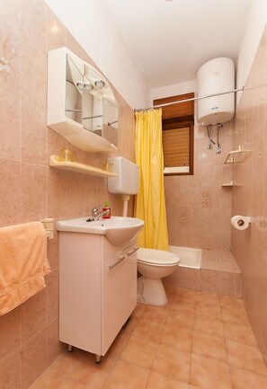 Apartment (A1) | Bilik Mandi