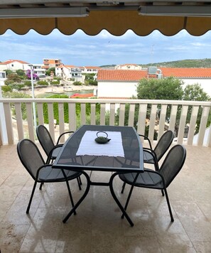 Apartamento (A1) | Opções para refeição ao ar livre