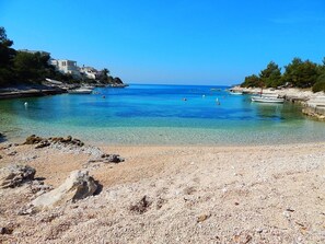 Una playa cerca