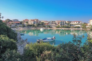 A coastal village with houses, a marina, and boats. - Apartment Zeljka (Rogoznica)
