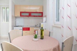 Apartment (A1) | Private kitchen | Fridge, oven, stovetop, espresso maker - Apartments Marko (Omis)