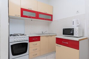 Apartment (A1) | Private kitchen | Fridge, oven, stovetop, espresso maker - Apartments Marko (Omis)