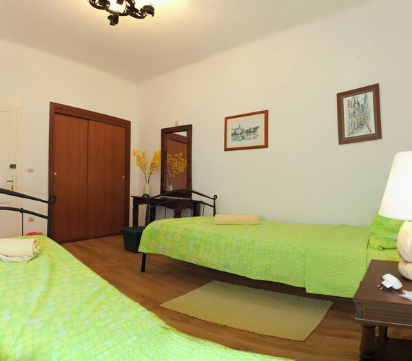 Apartamento (A1) | Ferros/tábuas de passar roupa, Wi-Fi de cortesia