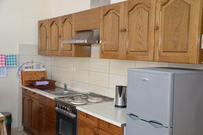 Apartment (A1) | Private kitchen | Fridge, microwave, stovetop, espresso maker - Apartments Ruza (Rab)