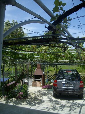 Free self parking - Apartments Ruza (Rab)