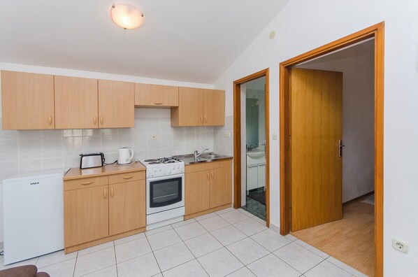 Apartment (A2) | Private kitchen | Fridge, oven, stovetop, espresso maker - Apartments Remi (Nin)