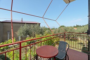 Apartment (A2) | Balkon
