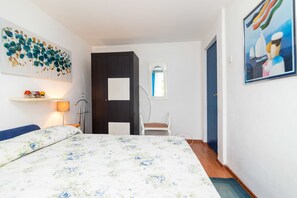 Iron/ironing board, free WiFi - House Zeljko (Sucuraj)