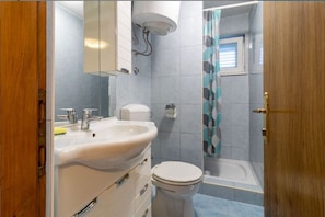 Studio (A2) | Badezimmer
