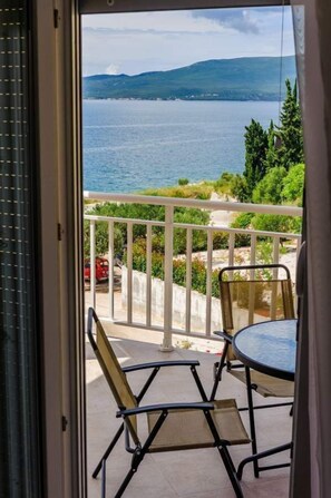 Apartemen (A2) | Balkon