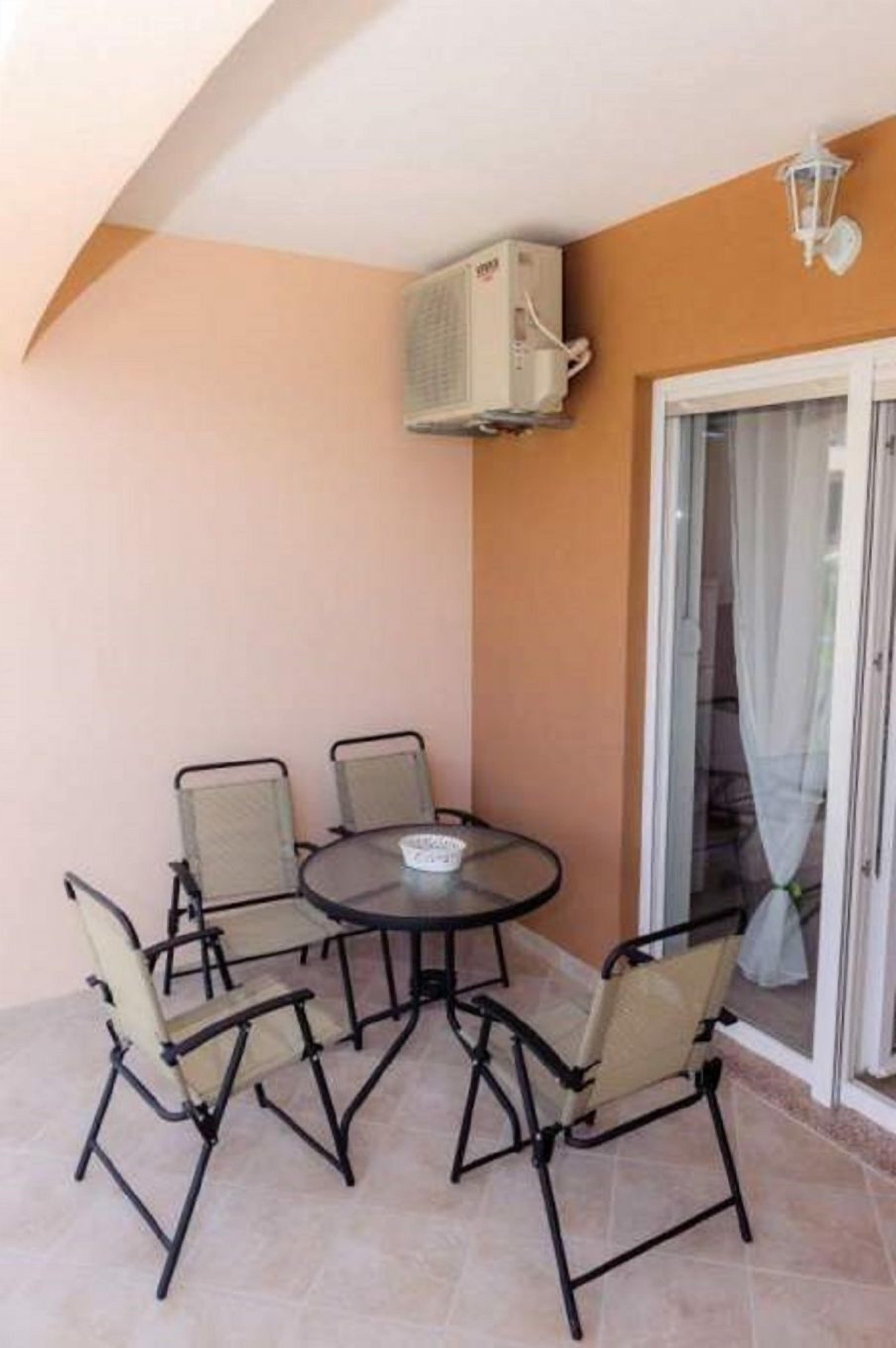 Apartemen (A1) | Balkon