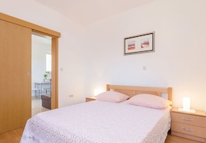 Apartment (A3) | Iron/ironing board, free WiFi - Apartments Ljuba (Slivno)