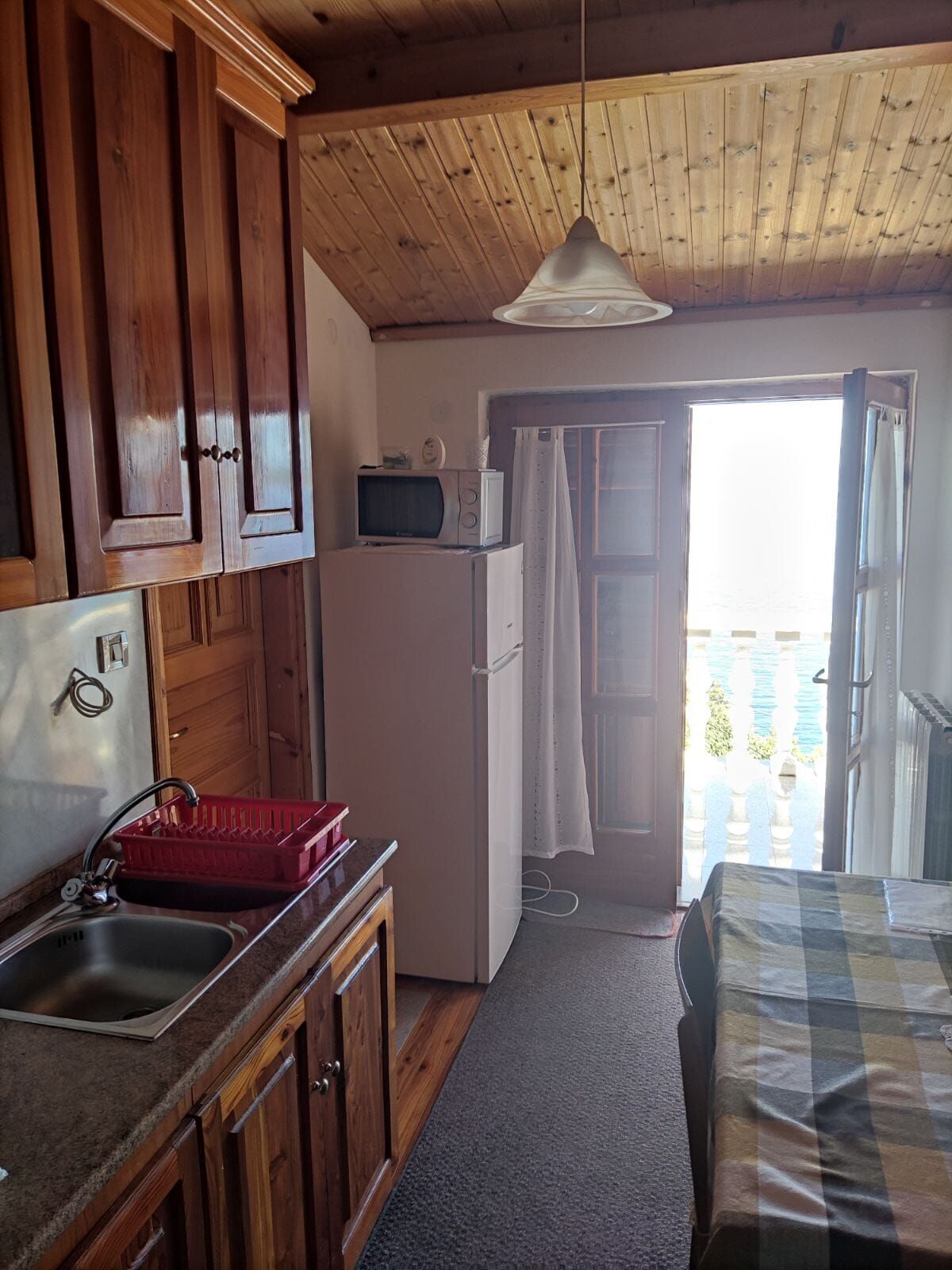 Huoneisto (A1) | Yksityinen keittiö | Jääkaappi, mikroaaltouuni, uuni, liesi