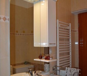 Căn hộ (A1) | Phòng tắm