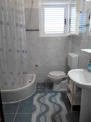 Apartment (A2) | Bathroom - Apartment Dane (Makarska)