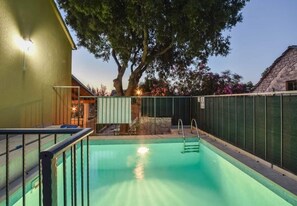 Outdoor pool - House Niksi (Supetar)